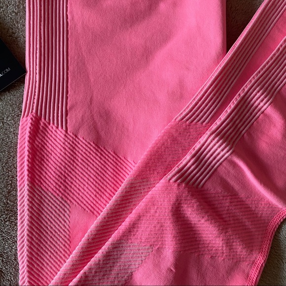 **Sold**Seamless Active Leggings - Picture 4 of 7